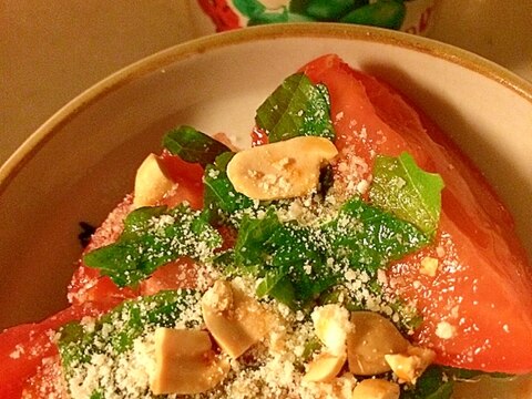 トマトの大葉とナッツの小皿